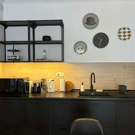 Macropolis